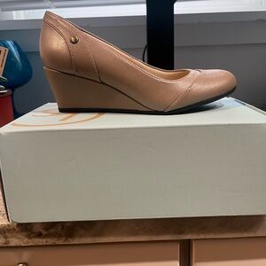 Life Stride Classic Beige Wedges